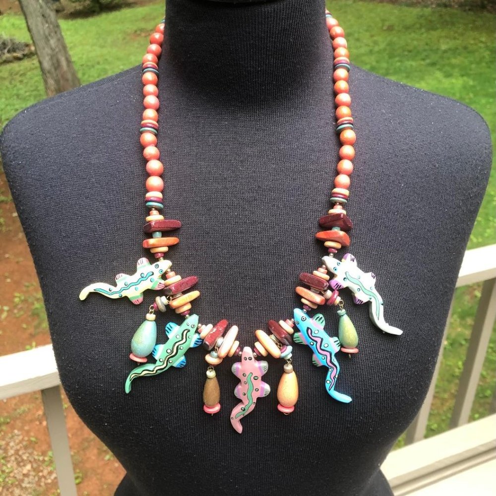 🔴 Vintage Gecko Painted Wooden Beaded Necklace